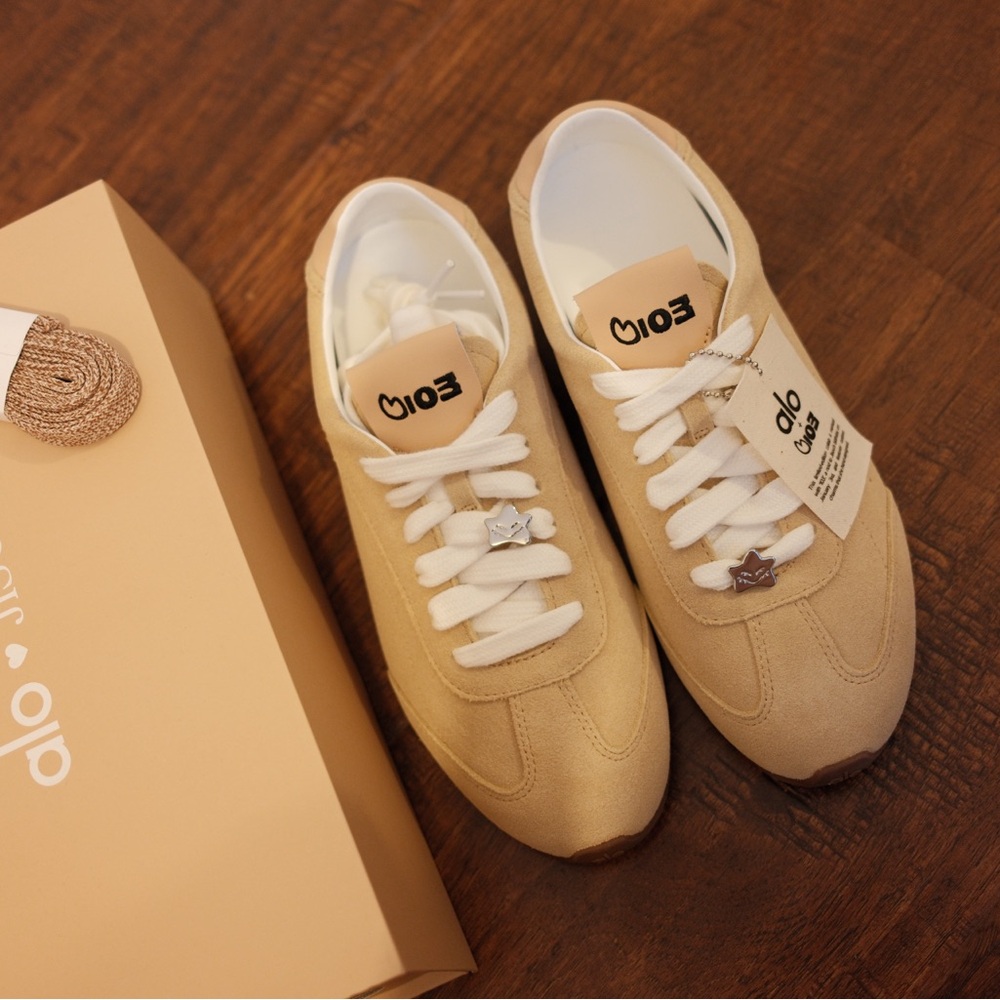 ALO Jisoo Yoga Women's Beige Sneakers